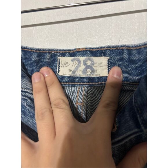 We the Free Women's Size 28 Blue Button Fly Distressed Cropped Jeans NWOT - Picture 4 of 8